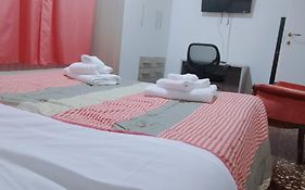 Wow Home - 175 mq - posteggio privato - davanti porto traghetti - fino a 10 posti letto